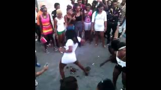 CRAZY JAMAICAN GIRLS DANCE ON FIRE HOTUP RAZOR B [upl. by Hum]