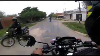 🚨 Impresionante persecución de la policía de Rosario a dos motochorros [upl. by Halak]